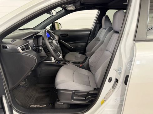 Used 2024 Toyota Corolla Cross AWD Hybrid w/ Moonroof Package image 12