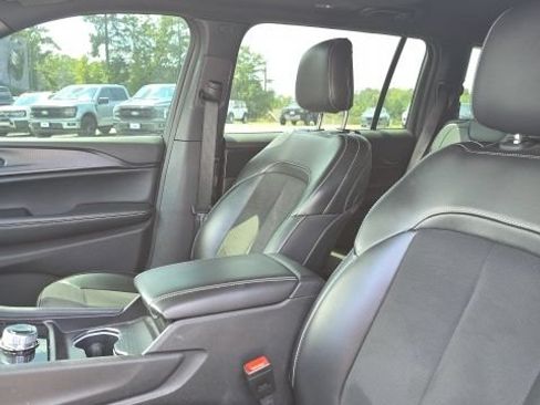 Used 2023 Jeep Grand Cherokee L Altitude AWD/4WD image 11