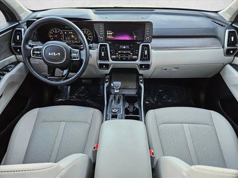 Used 2023 Kia Sorento EX w/ Panoramic Sunroof Package image 19