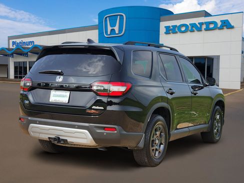Used 2023 Honda Pilot TrailSport image 4