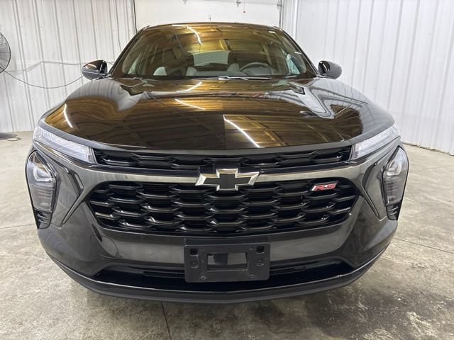 Used 2024 Chevrolet Trax RS FWD image 2