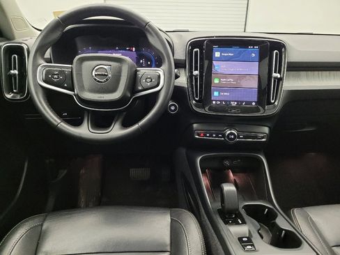 Used 2024 Volvo XC40 B5 Core image 22