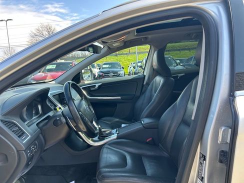 Used 2015 Volvo XC60 T6 w/ Proximity Package image 9