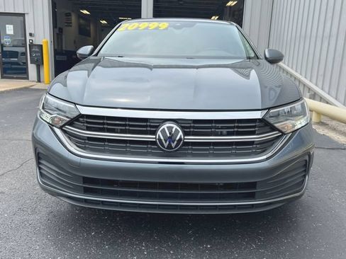 Used 2024 Volkswagen Jetta SE FWD image 3