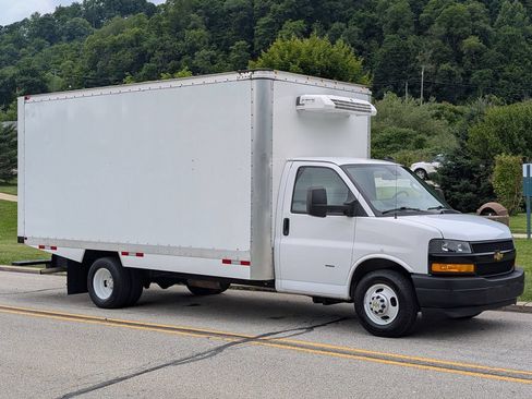 Used 2024 Chevrolet Express 3500 w/ Power Convenience Package RWD image 3