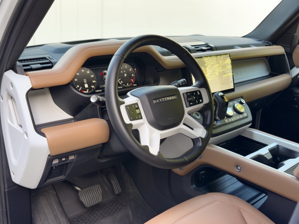 Used 2025 Land Rover Defender 110 X-Dynamic SE AWD/4WD image 4