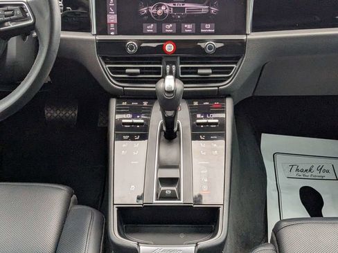 Used 2023 Porsche Macan AWD/4WD image 19