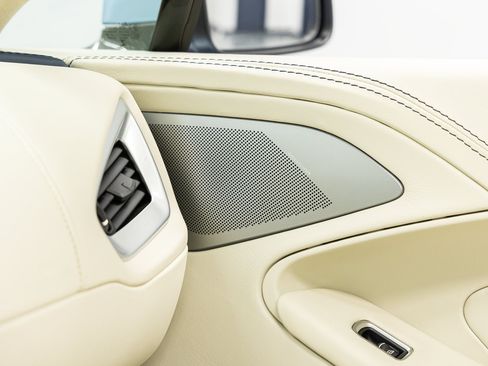 Used 2016 Aston Martin Vanquish Volante RWD image 47