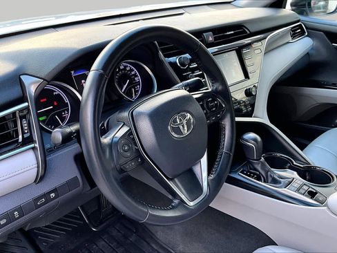 Used 2018 Toyota Camry SE FWD image 17
