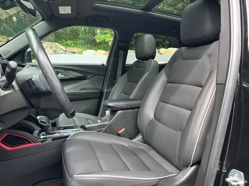 Used 2022 Chevrolet TrailBlazer RS w/ Sun and Liftgate Package FWD image 10
