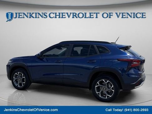 Certified 2024 Chevrolet Trax LT w/ LT Convenience Package FWD image 8