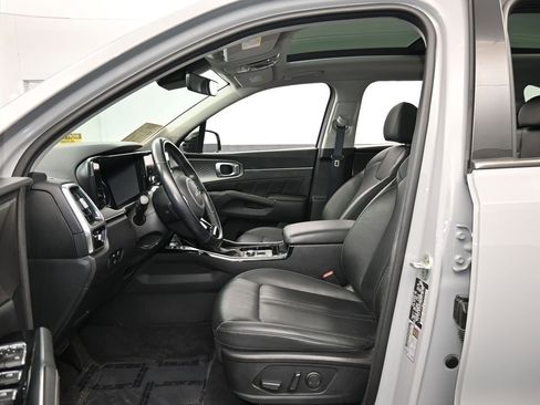 Used 2023 Kia Sorento SX image 12
