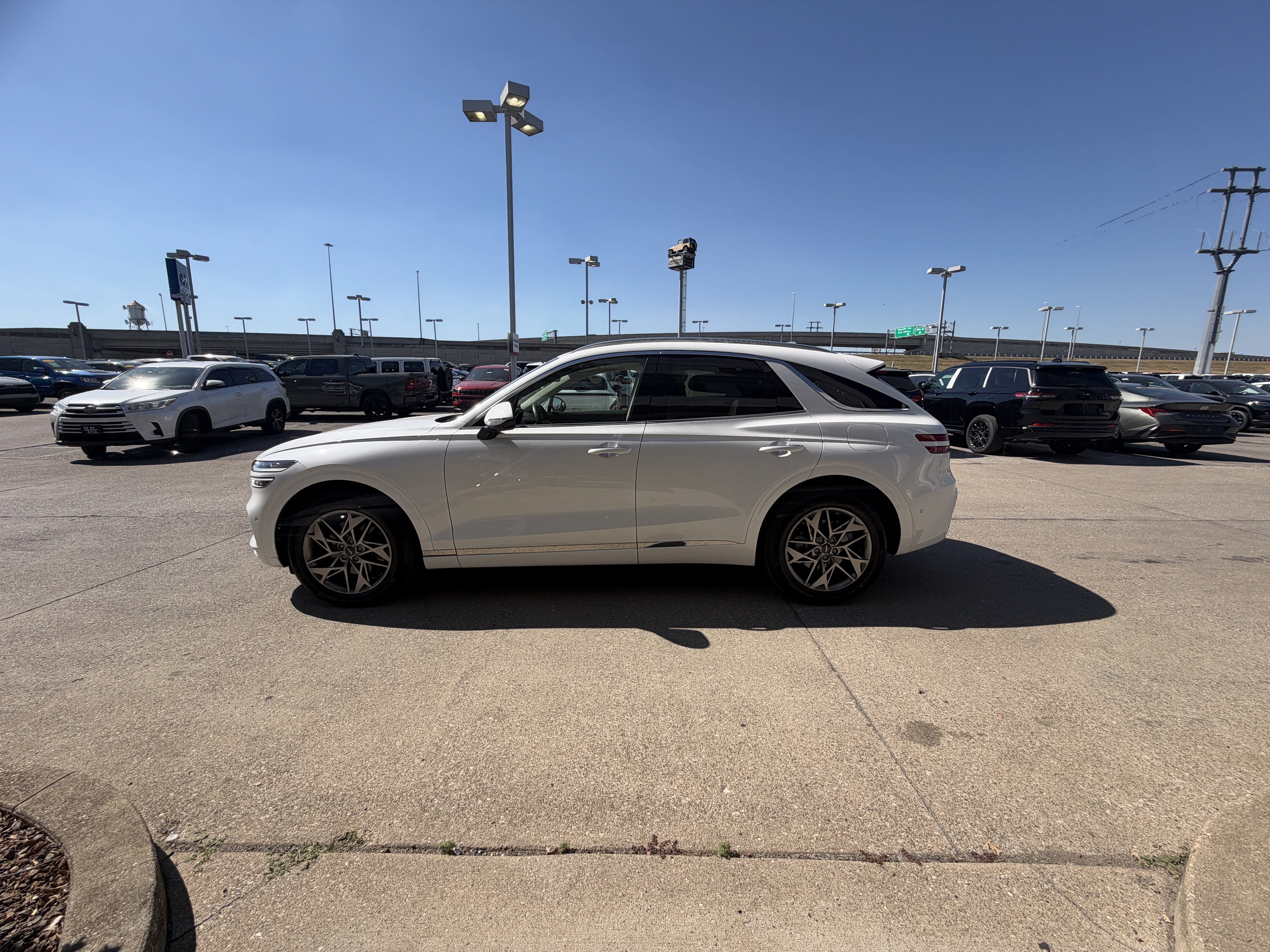 Used 2022 Genesis GV70 2.5T w/ Advanced Package AWD/4WD image 15