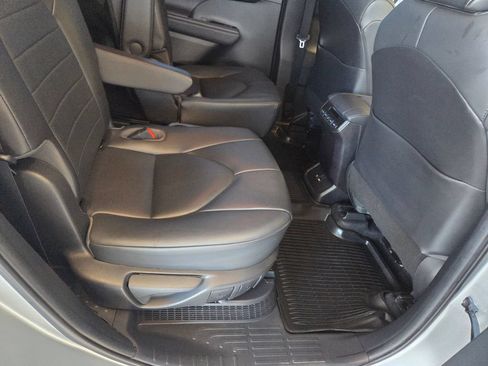 Used 2020 Toyota Highlander XLE AWD/4WD image 28