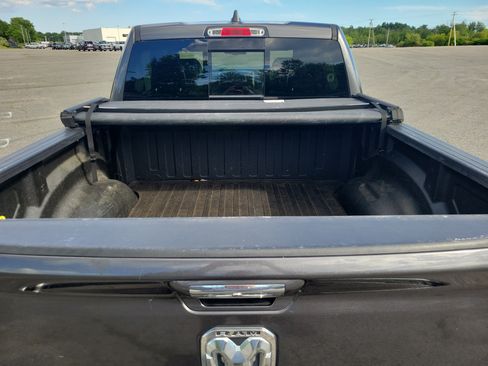 Used 2019 RAM 1500 Laramie AWD/4WD image 17