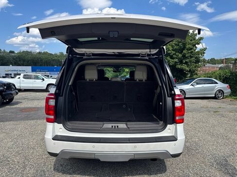 Used 2018 Ford Expedition XLT w/ Equipment Group 202A AWD/4WD image 41