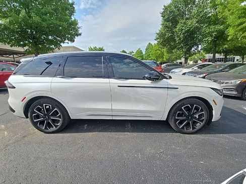 Used 2024 Lincoln Nautilus Reserve w/ Equipment Group 202A AWD/4WD image 9