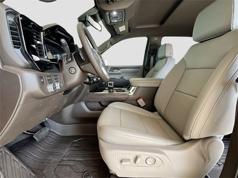 New 2026 GMC Sierra 1500 SLT image 15