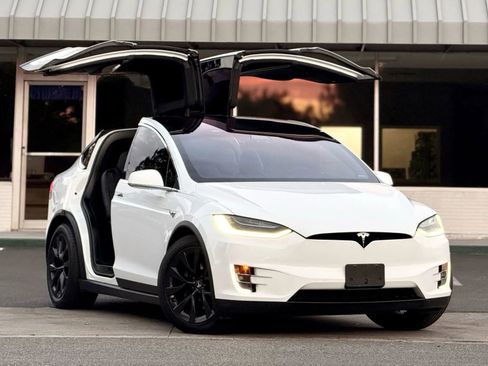 Used 2016 Tesla Model X 75D image 2