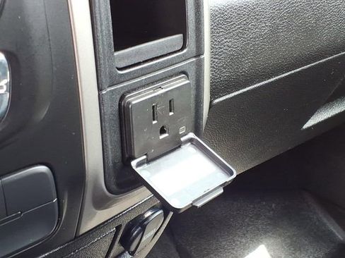 Used 2019 RAM 1500 Classic SLT w/ Luxury Group AWD/4WD image 19