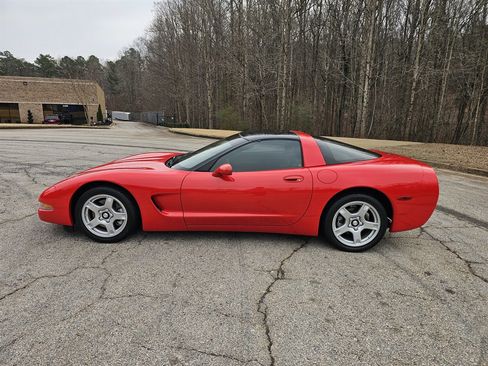 Used 1997 Chevrolet Corvette Coupe w/ Memory Pkg image 11