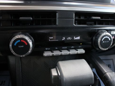 Used 2024 Toyota Tacoma SR5 AWD/4WD image 37