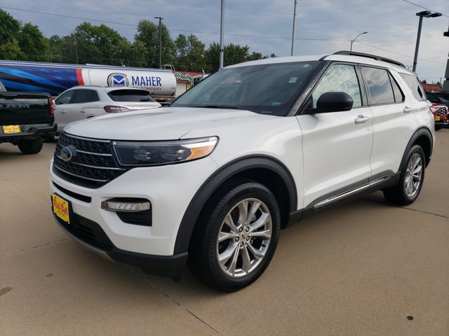 Certified 2023 Ford Explorer XLT w/ Equipment Group 202A AWD/4WD image 3