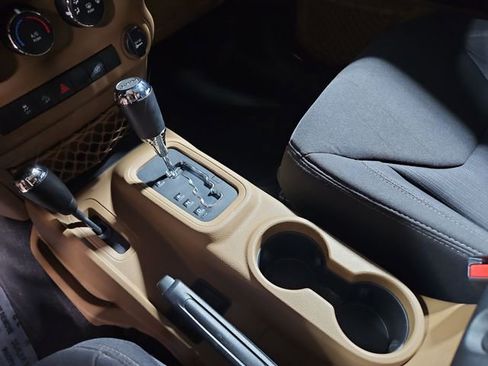 Used 2013 Jeep Wrangler Rubicon w/ PWR Convenience Group image 19