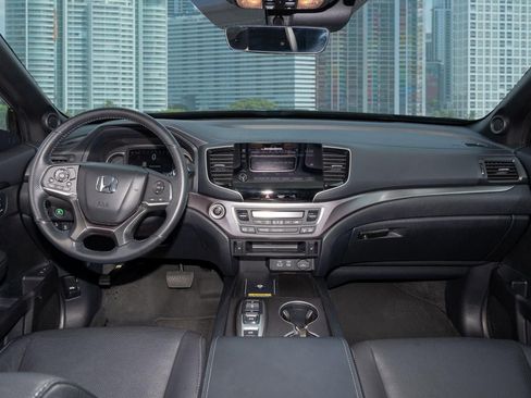 Certified 2025 Honda Passport EX-L image 21