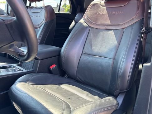 Used 2022 Ford Explorer Platinum w/ Equipment Group 601A AWD/4WD image 32
