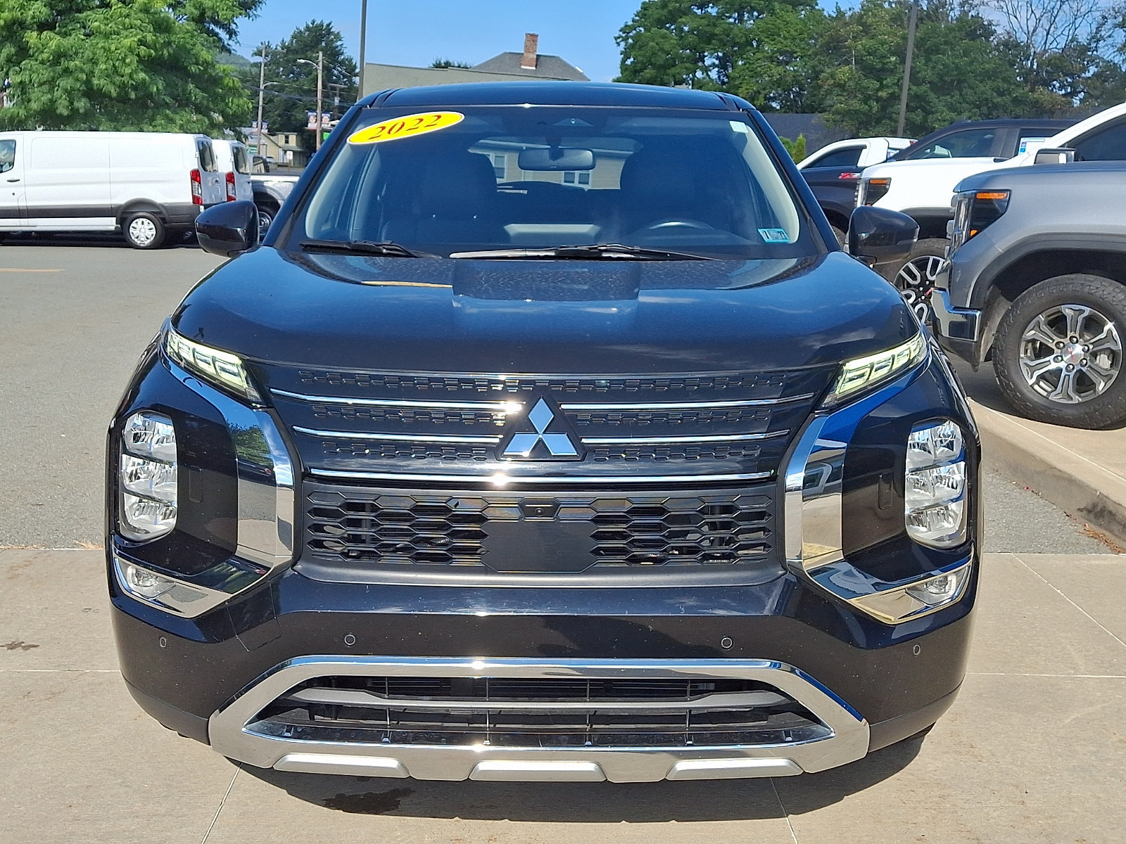 Used 2022 Mitsubishi Outlander SE AWD/4WD image 2