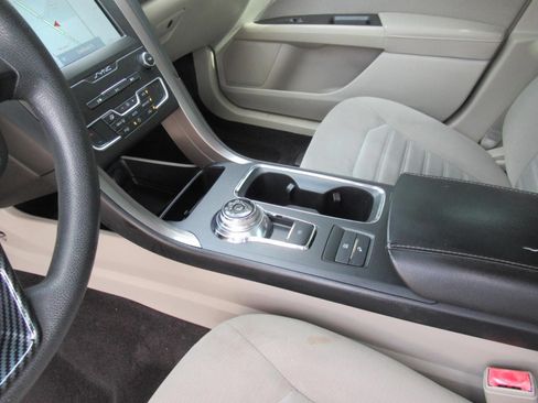 Used 2020 Ford Fusion SE FWD image 16