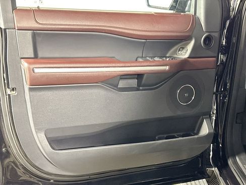 Used 2023 Ford Expedition Limited image 10