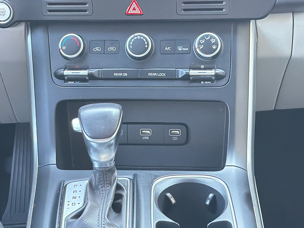 Used 2023 Kia Carnival LX FWD image 17