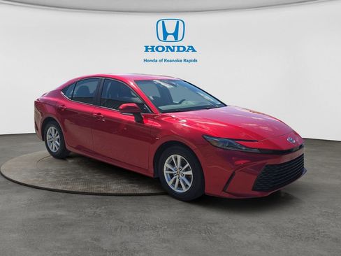 Used 2025 Toyota Camry SE FWD image 7