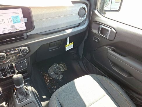 New 2025 Jeep Gladiator Sport image 12