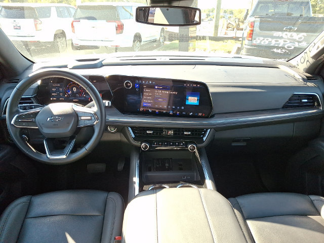Used 2025 Chevrolet Suburban Z71 AWD/4WD image 12