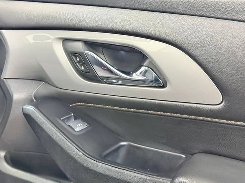 Used 2020 Chevrolet Traverse LT FWD image 40