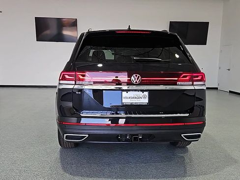 New 2026 Volkswagen Atlas SE FWD image 8