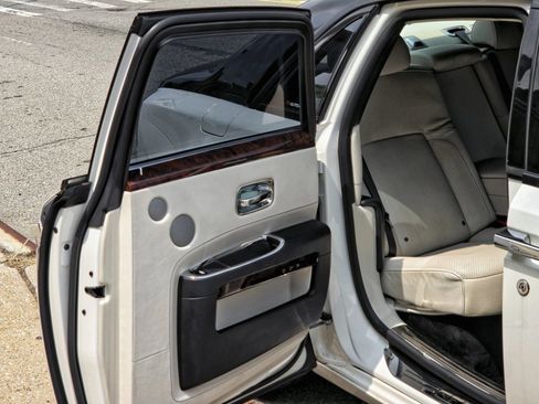Used 2012 Rolls-Royce Ghost RWD image 36