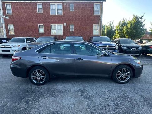 Used 2017 Toyota Camry SE FWD image 6