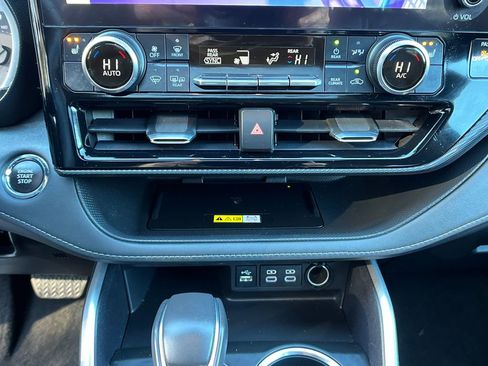 Used 2023 Toyota Highlander XSE image 17