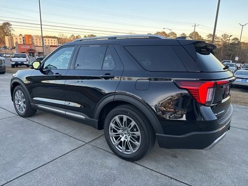 Used 2025 Ford Explorer Platinum image 5