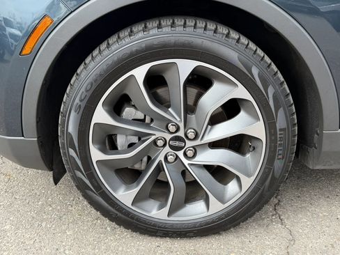 Used 2023 Lincoln Nautilus Reserve image 11