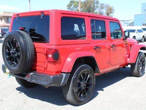 Used 2024 Jeep Wrangler Unlimited Sahara AWD/4WD image 4