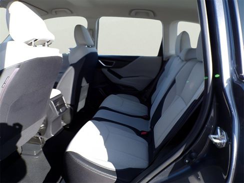 Used 2023 Subaru Forester Base image 15