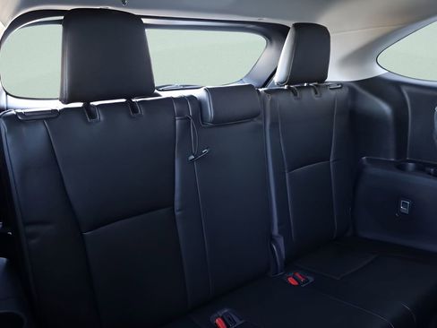 Used 2023 Toyota Highlander XLE image 29