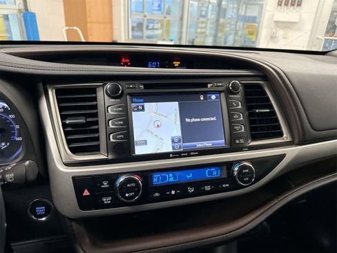Used 2019 Toyota Highlander XLE image 31