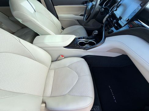 Used 2022 Toyota Camry XLE w/ Navigation Package FWD image 26
