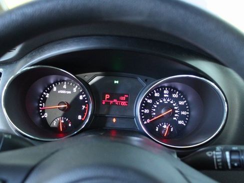 Used 2018 Kia Sedona L image 16